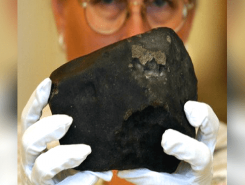 Житель Ставрополья продает осколок метеорита за 8 миллионов рублей