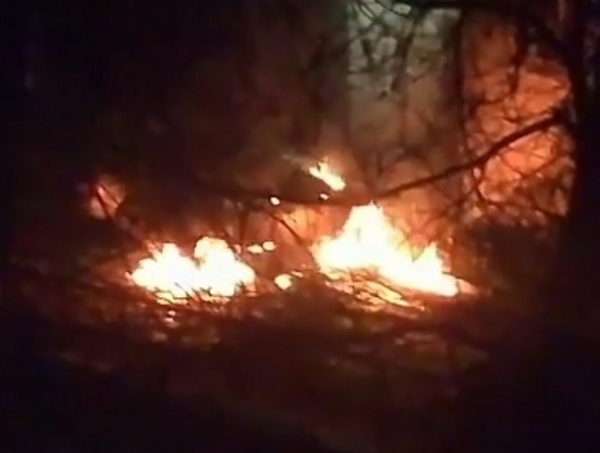 Взрыв автомобиля во дворе всполошил жителей домов Кисловодска