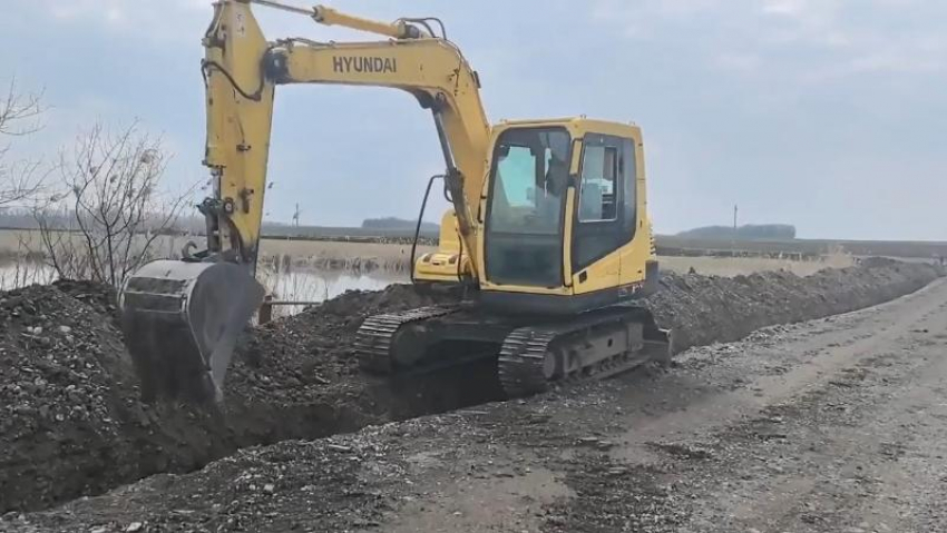 В Новоалександровском округе «Ставрополькрайводоканал» капитально ремонтирует водовод