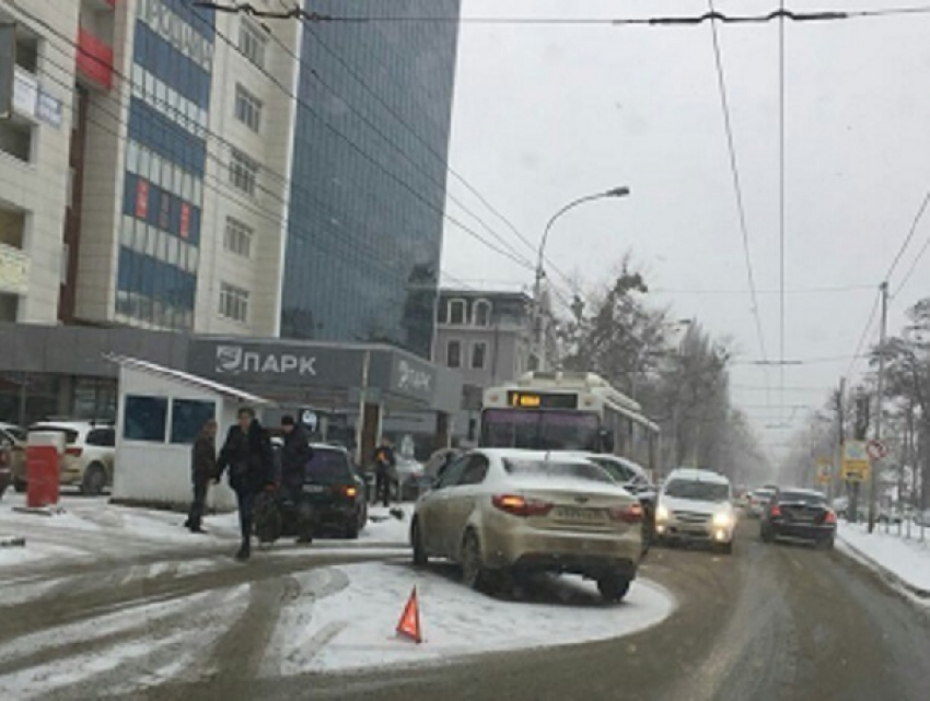 Мелкое ДТП парализовало движение в центре Ставрополя 