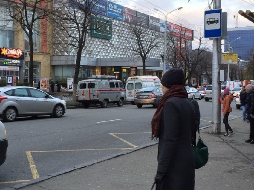 В Ставрополе ЦУМ закрыли из-за подозрительного пакета