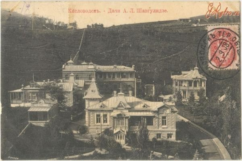 Строительство гостиницы рядом с историческими особняками купца Шавгулидзе в Кисловодске продолжается