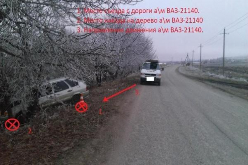 С микроавтобуса на встречную машину упал груз на Ставрополье