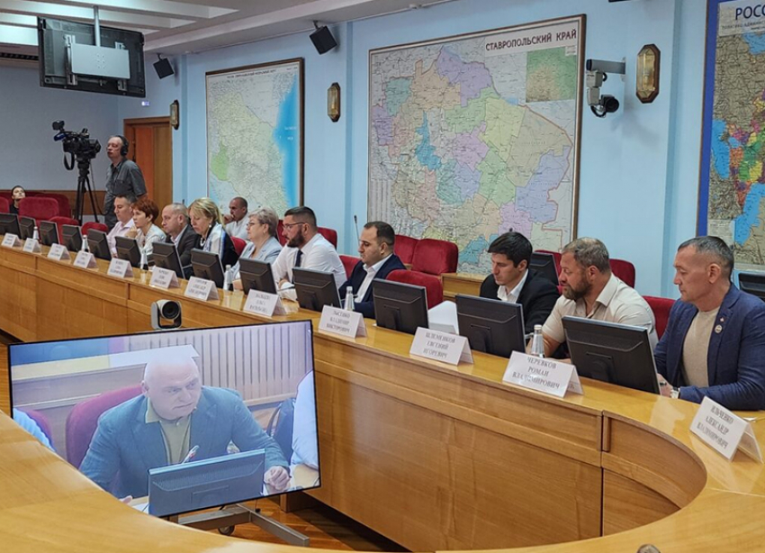 Перспектива перевода времени на час вперед продолжает вызывать жаркие споры на Ставрополье