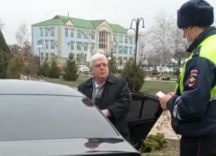 Поторопившись на заседание думы, председатель кировского парламента Сергей Винников нарушил ПДД