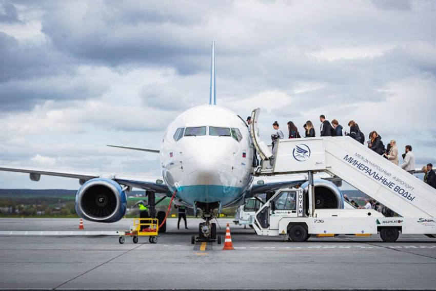 Сообщение о бомбе в самолете поступило на пульт полиции в аэропорту Минеральных Вод