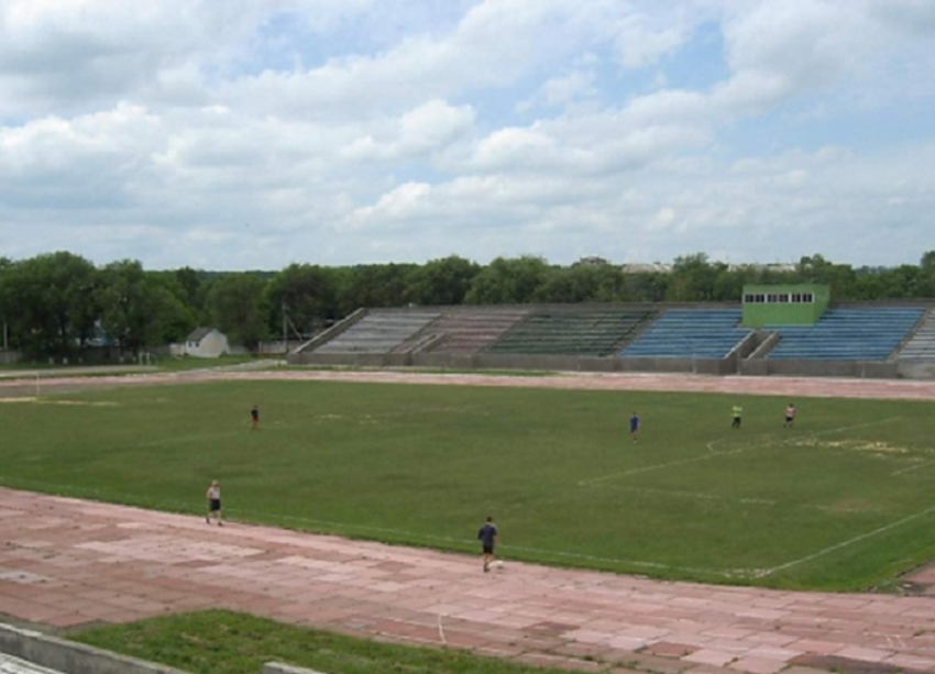 Срок реконструкции крупнейшего в стране сельского стадиона «Урожай» в Кочубеевском округе оказался под угрозой срыва