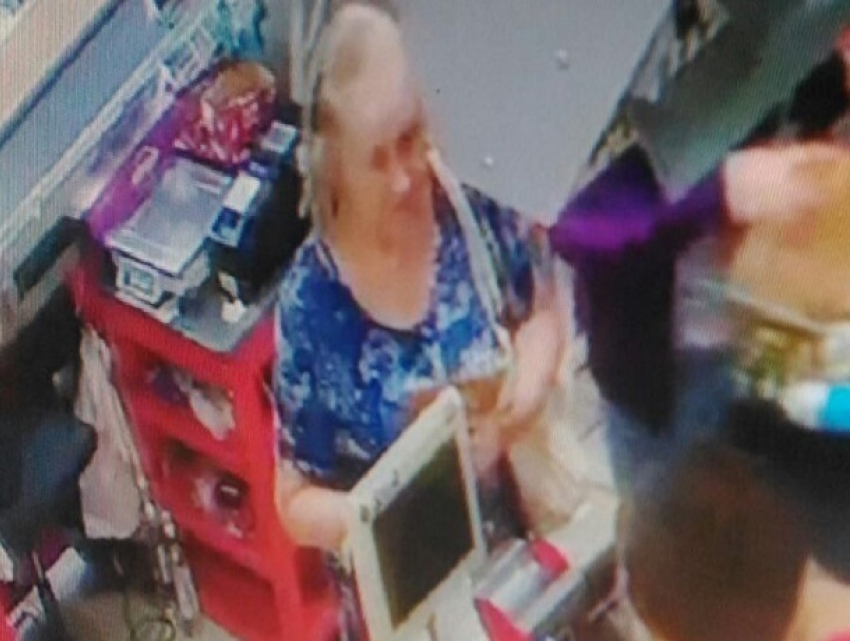 Присвоение чужого кошелька пенсионеркой вызвало споры у жителей Ставрополя