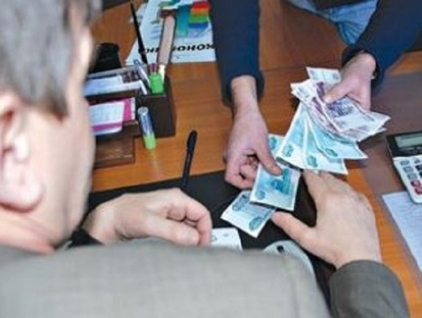 Спасти имущество за взятку в 30 тысяч рублей приставу пытался житель Кисловодска