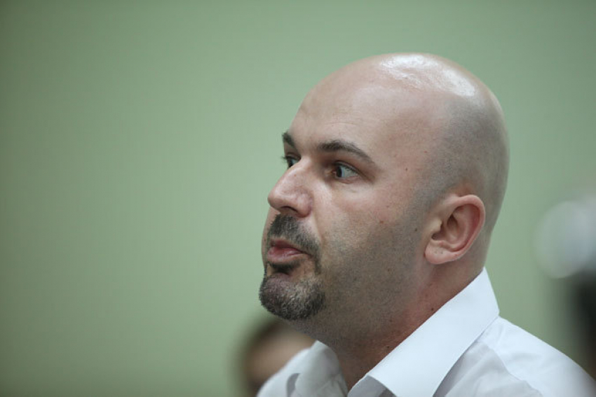 Депутату Антону Дубровскому, изнасиловавшему несовершеннолетнюю, сократили тюремный срок