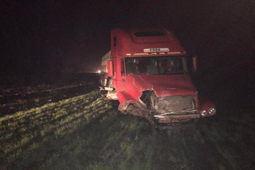 На Ставрополье столкнулись «Опель» и тягач: погиб водитель легковой 