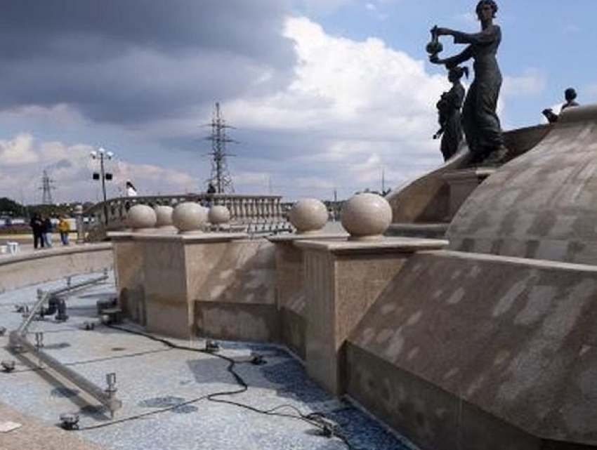 «И недели не простоял»: ставропольцы обсуждают ремонт на новом фонтане 