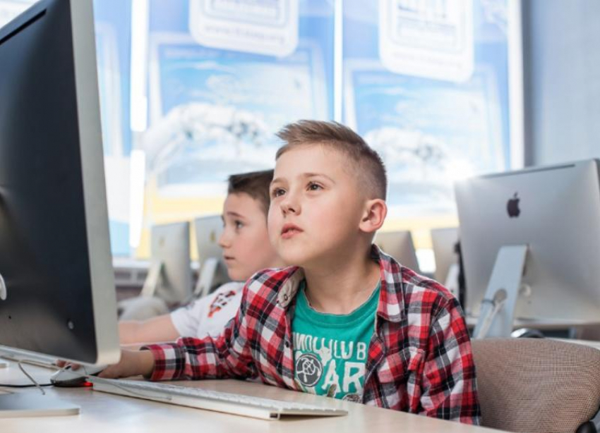 Без зубрежки и нудных уроков: в Ставрополе открылась международная IT-академия для школьников