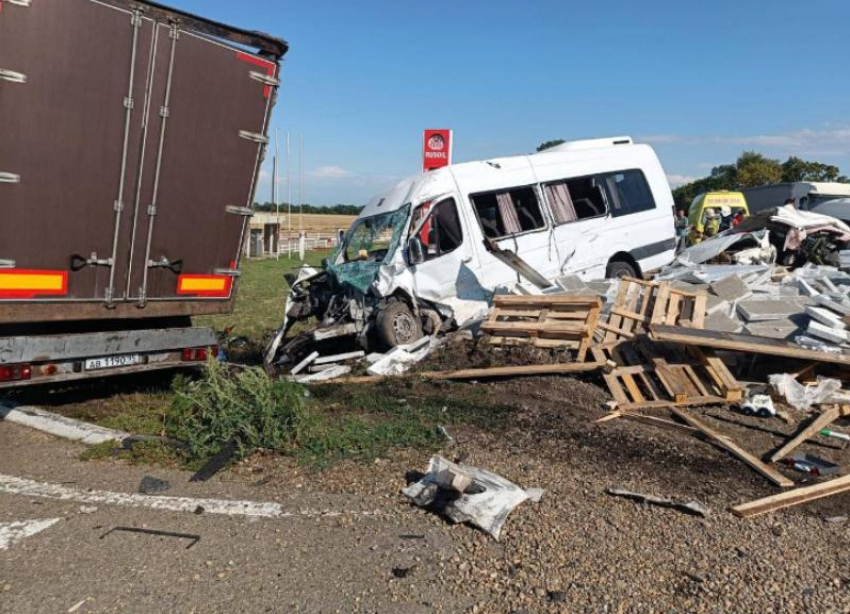 Двое погибли, 11 пострадали: подробности жуткой аварии с рейсовым автобусом из Ставрополя в Краснодар 