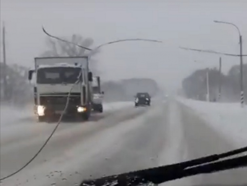 Ставрополец снял свою езду со скоростью 40 километров в час по скользкой трассе на Ростов