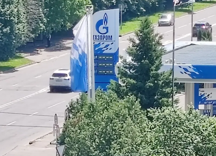 Причиной дефицита бензина на заправках Ставропольского края названы массовые слухи среди водителей