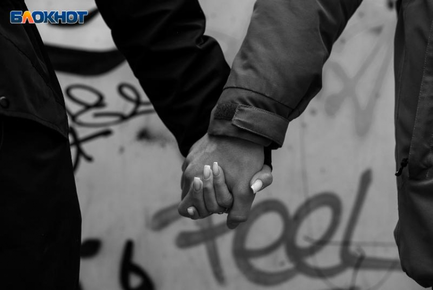 Любовный треугольник и голосовые про мужа довели жительницу Ставрополья до суда