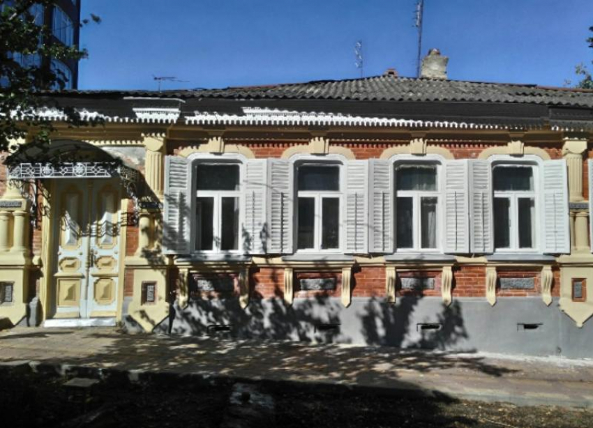 «Сохраняйте историю страны»: урбанисты пытаются спасти отреставрированный дом в Ставрополе от сноса