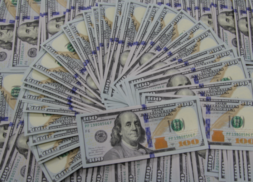 Штраф в 10 раз больше: чем обернулась для пассажирки попытка провезти 35 тысяч долларов мимо минераловодской таможни