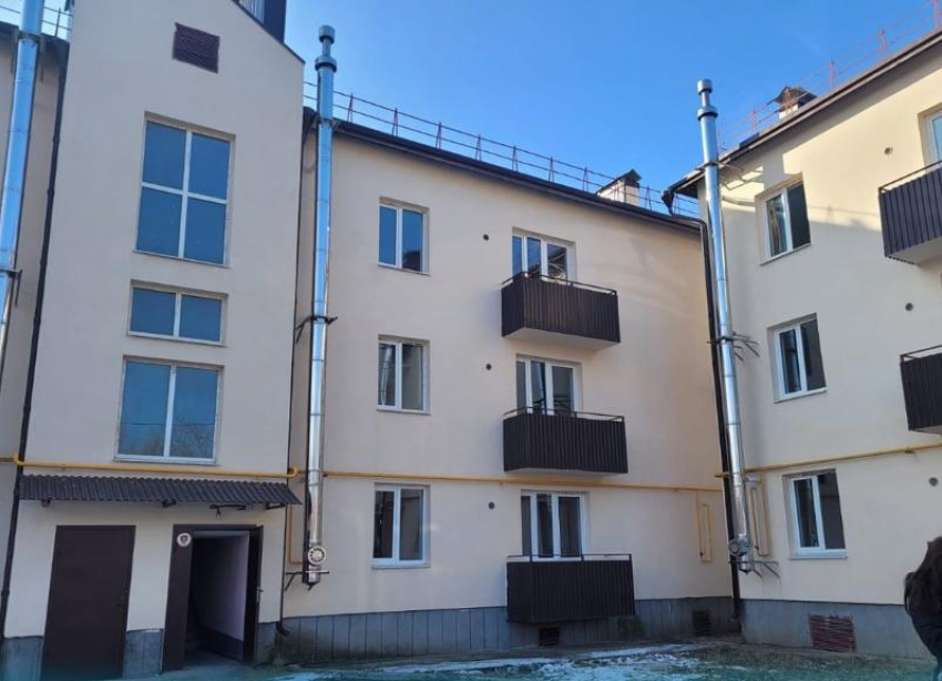 На Ставрополье сироты получили квартиры в поселке Анджиевском спустя семь лет ожидания