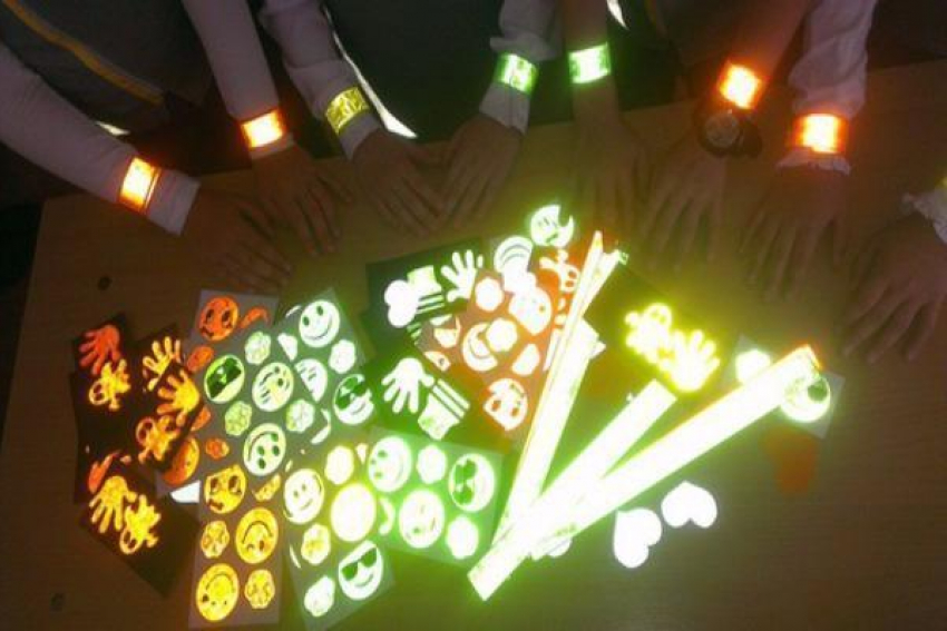 Школьники получили бесплатные светоотражатели на Ставрополье