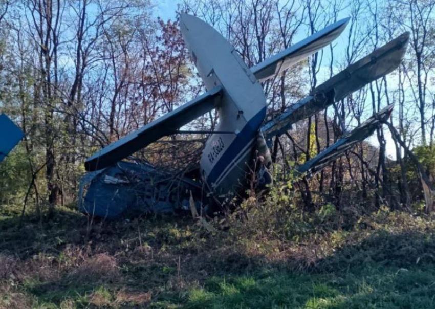 Вынужденную посадку на дорогу под Ессентуками совершил самолет АН-2