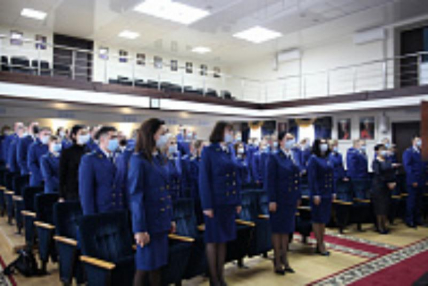 Больше 50 ставропольских прокуроров получили награды за успехи в работе
