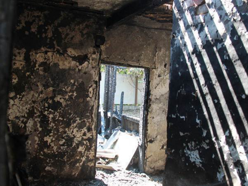 На Ставрополье произошел пожар в частном доме: погиб один человек
