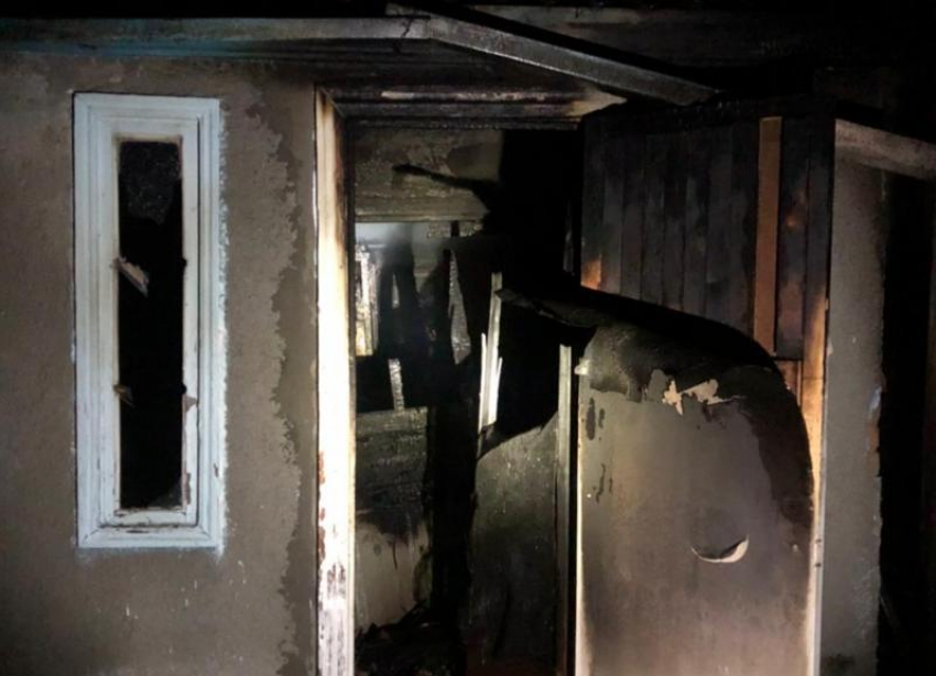 В ночном пожаре в Буденновске погибли два пенсионера