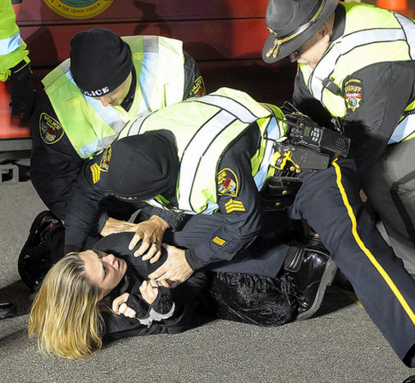 Пьяная жительница Ессентуков напала на полицейского при задержании