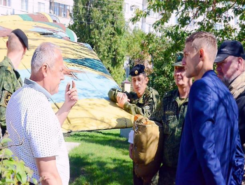 Военный летчик провел урок в кадетской школе в Ставрополе