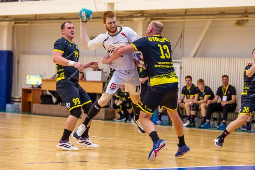 «Сконцентрировались — и выиграли»: гандболисты ставропольского «Виктора» победили в Саратове