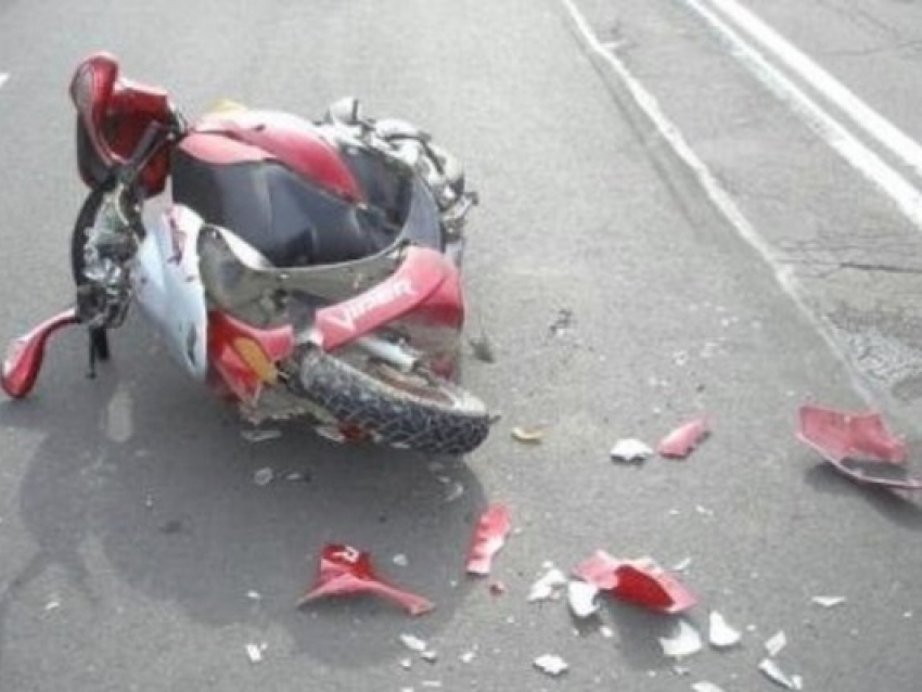 На Ставрополье разыскивают водителя, сбившего парня на скутере