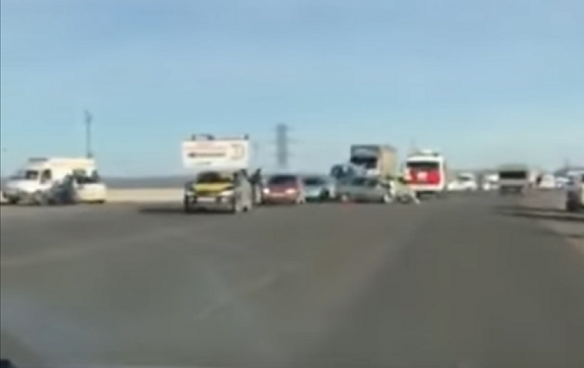 Три легковушки столкнулись утром около ставропольского автоцентра