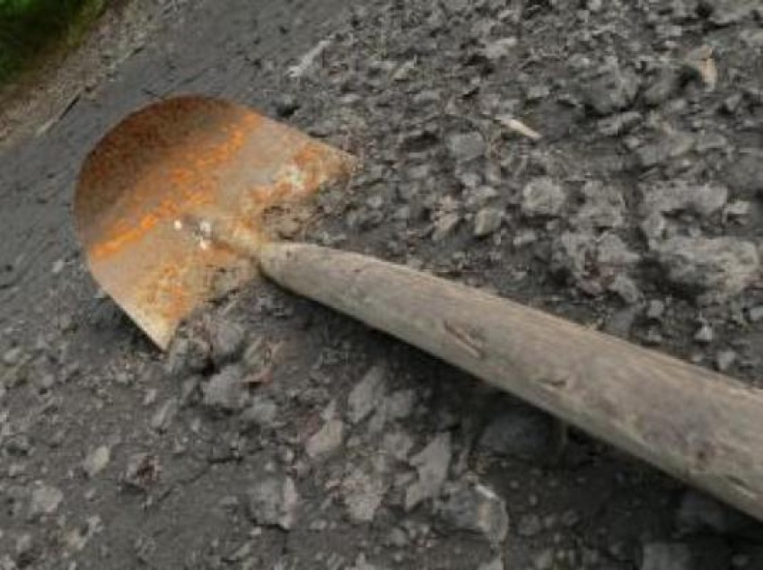 На Ставрополье девушка была избита лопатой