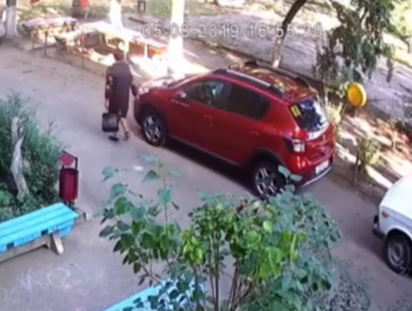В Ставрополе пенсионерка поцарапала чужую машину