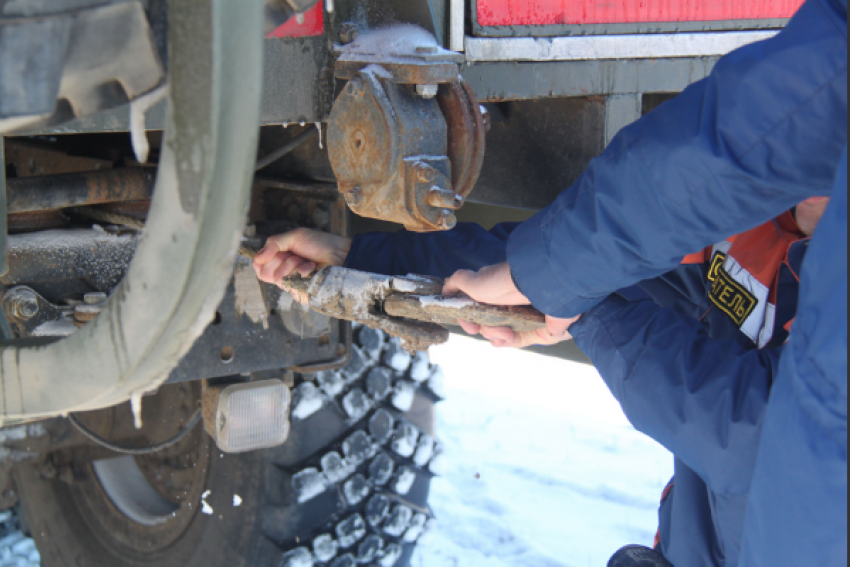 Двое кавалеров по пути со свидания застряли в снежном заносе на Ставрополье