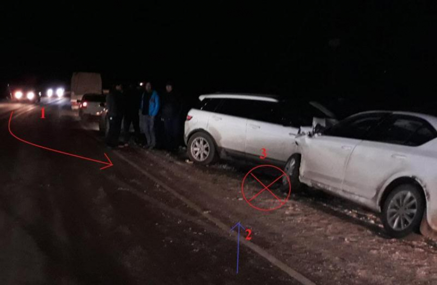 Водитель выехавшего на «встречку» внедорожника спровоцировала аварию с тремя пострадавшими на Ставрополье 