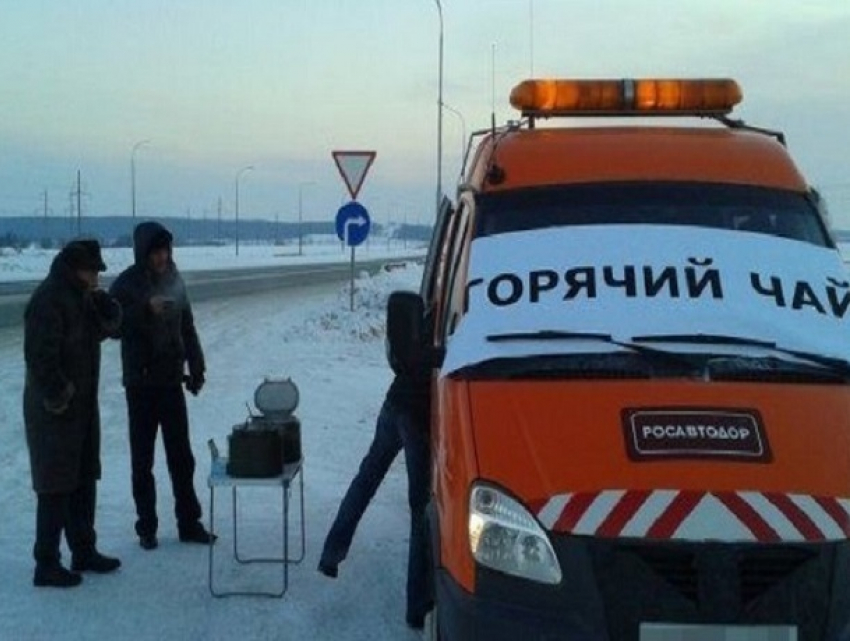 Временный пункт обогрева для водителей разбили на трассе под Ставрополем 