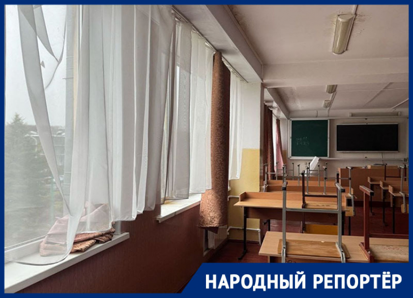 «Вода капает на головы детям»: текущая крыша сорвала учебный процесс в одной из школ Пятигорска