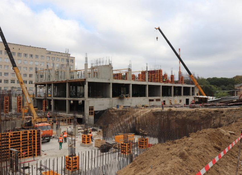 На Ставрополье новый корпус детской краевой больницы достроят к осени 2021 года