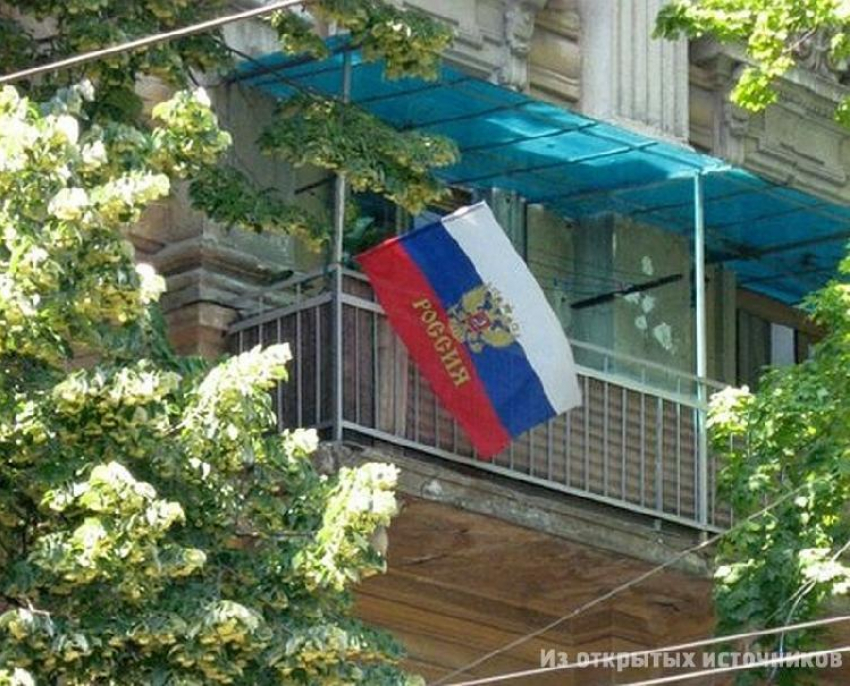 Флаги с триколором появились на балконах ставропольцев