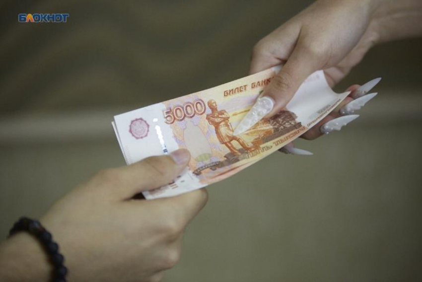 До 200 тысяч рублей планируют поднять выплаты ставропольским студенткам при рождении ребенка