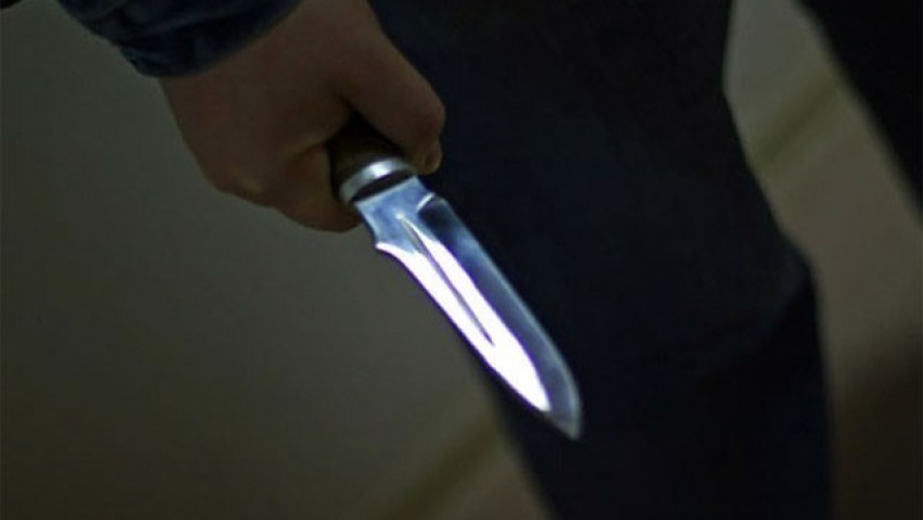 В Пятигорске мужчина спрятался в школе от друга, гнавшегося за ним с ножом