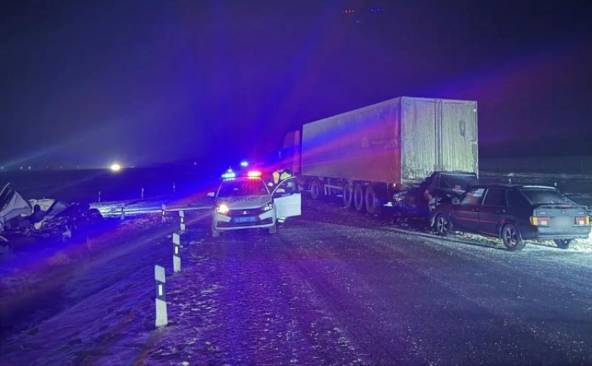 Машина всмятку: смертельная авария с 4 пострадавшими произошла на Ставрополье