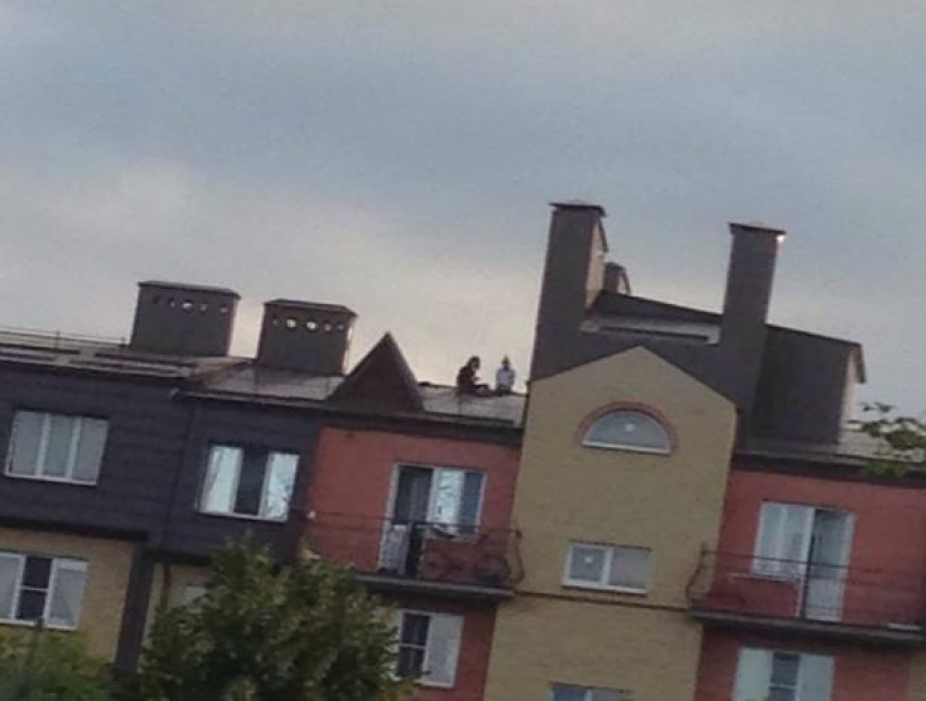 Подростки на крыше в Ессентуках возмутили горожан своим поведением