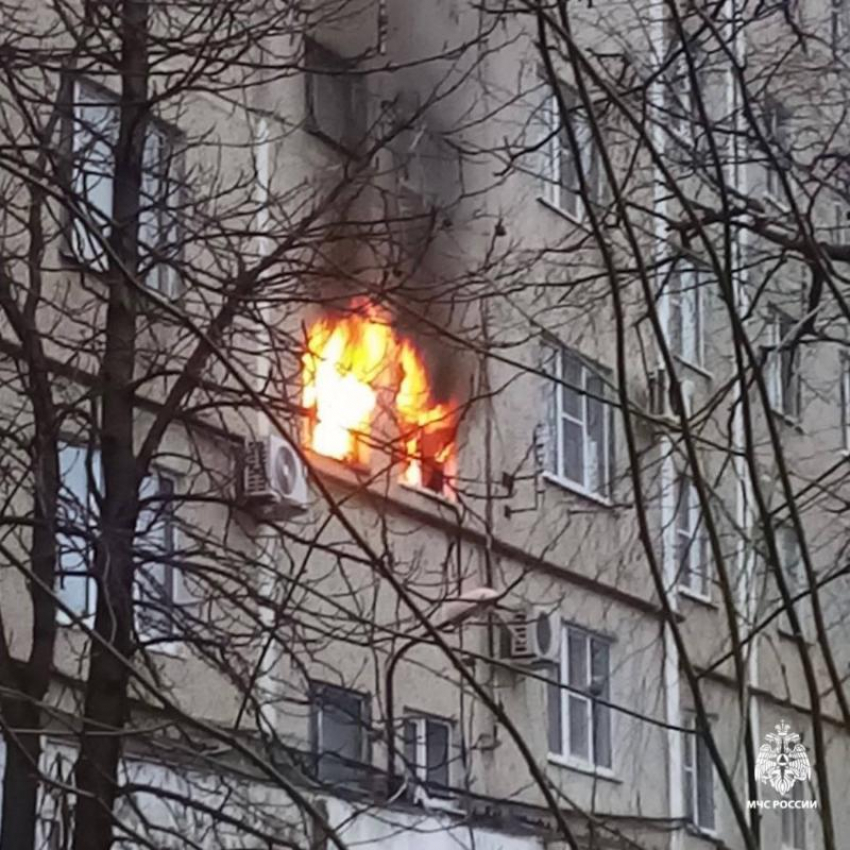 Троих детей спасли ставропольские огнеборцы из пожара в многоэтажке Солнечнодольска