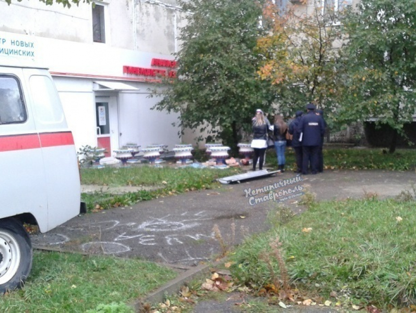 Мужчина выпал из окна многоэтажного дома в Ставрополе