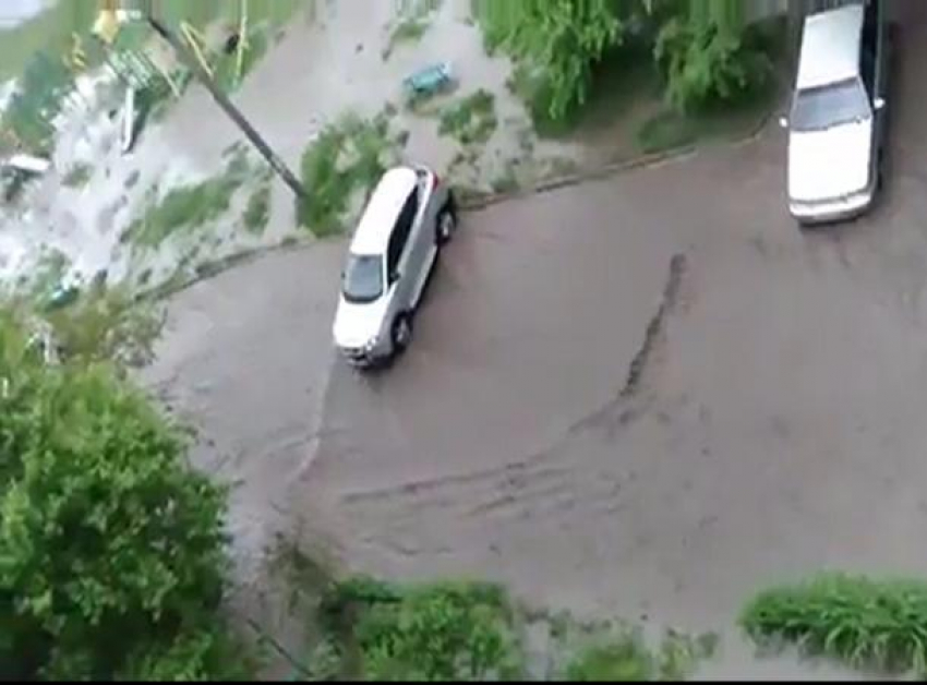 Причиной затопления целого района стал обрушившийся на Ставрополь ливень