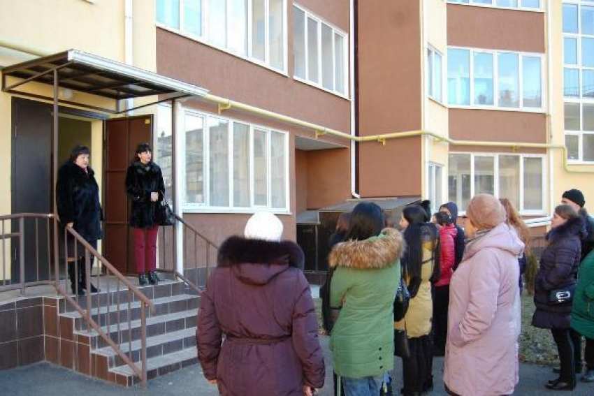 Ключи от квартир получили 30 детей-сирот из Невинномысска